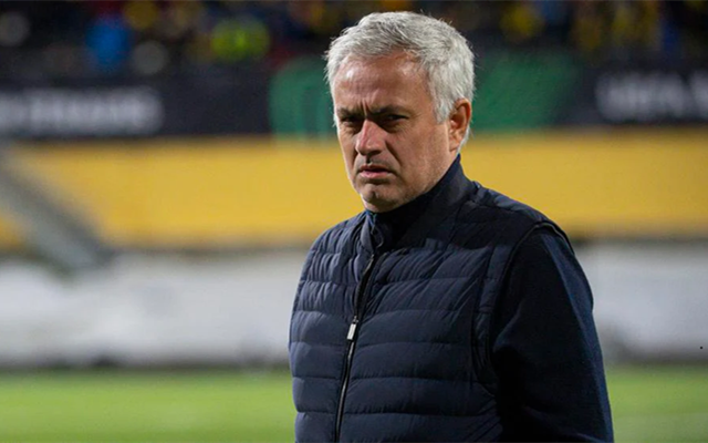 转折点费耶诺德临场应变，欧联转会期攻防权衡，气氛紧张，纪律约束更严格的简单介绍